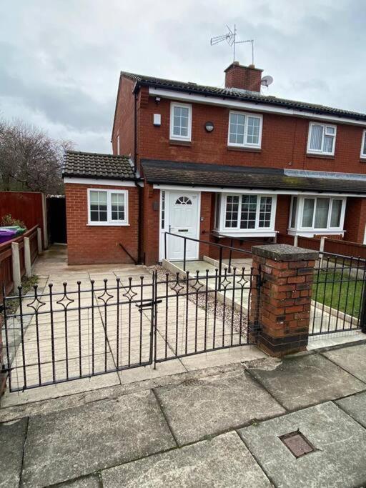 2 Bed House Sleeps 4-5 Villa Liverpool Exterior photo