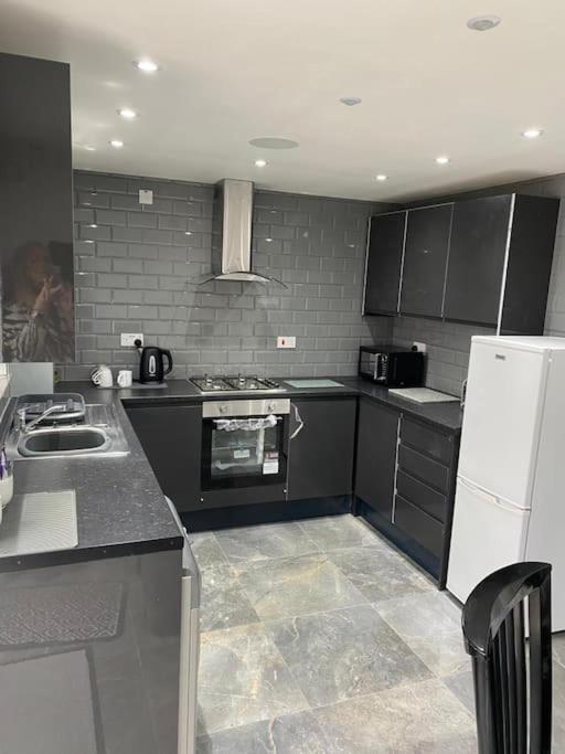 2 Bed House Sleeps 4-5 Villa Liverpool Exterior photo